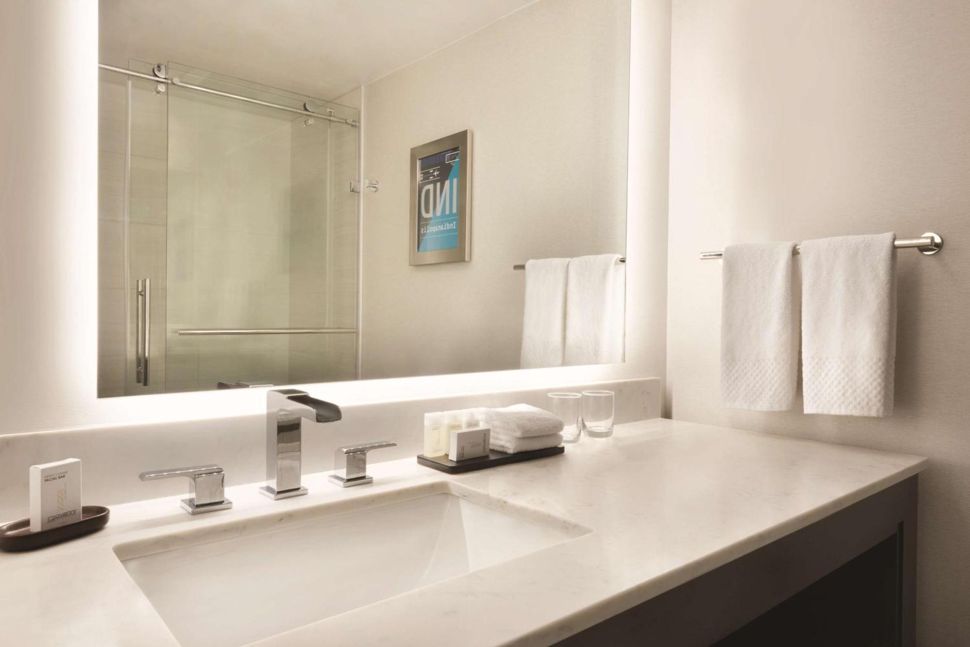 Embassy Suites By Hilton Indianapolis Downtown Ngoại thất bức ảnh